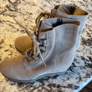 Sorel Girl’s Beige Lace-Up Boots